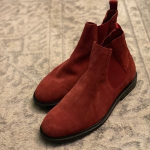Red men’s Chelsea boots